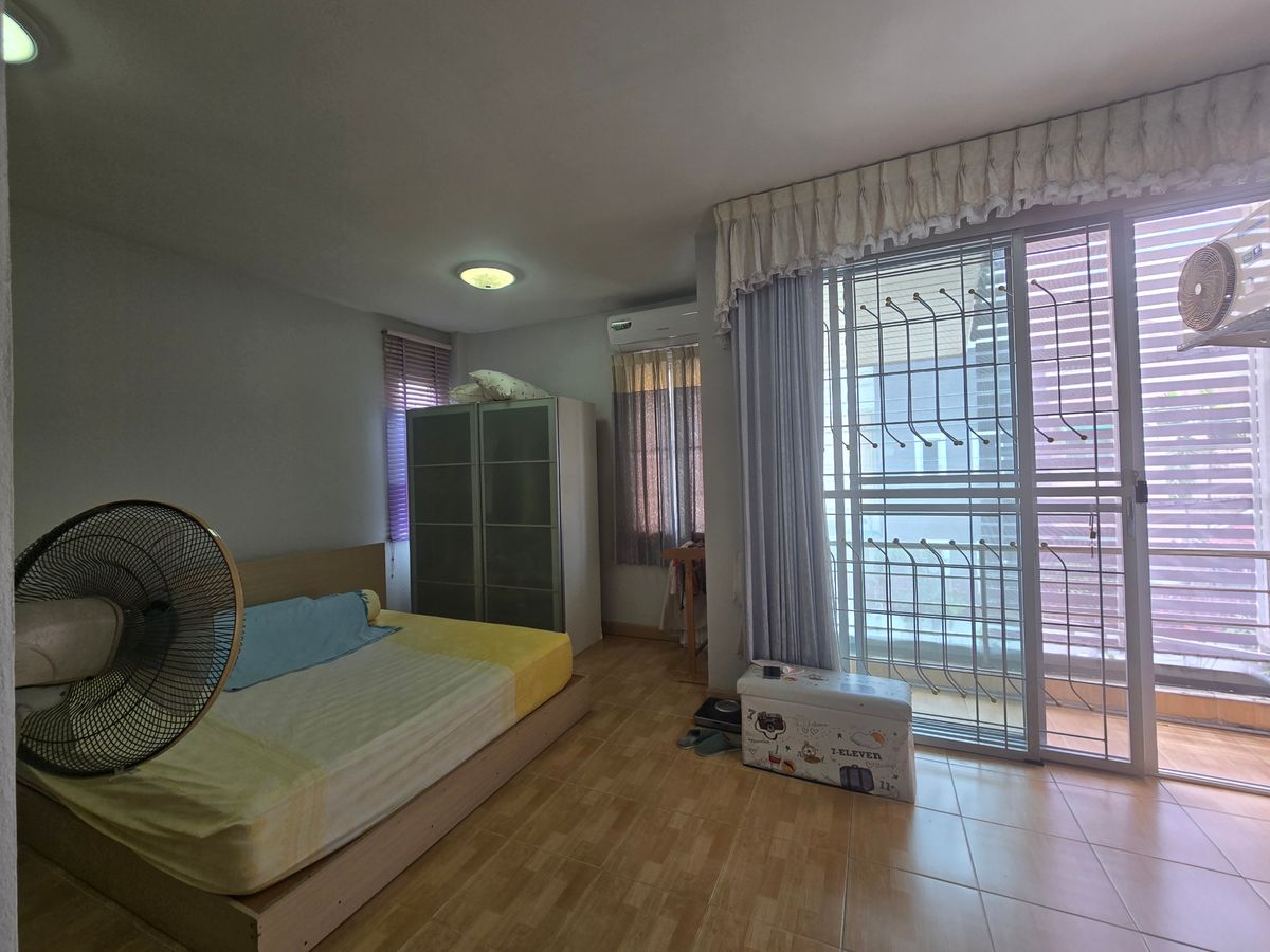 ขายทาวน์โฮมปิ่นเกล้า จรัญสนิทวงศ์ : ขาย ทาวน์โฮม บ้านศศิวรรณ สวนผัก  หลังริม เนื้อที่ 37.6 ตร.ว  อารมณ์สไตล์บ้านเดี่ยว  