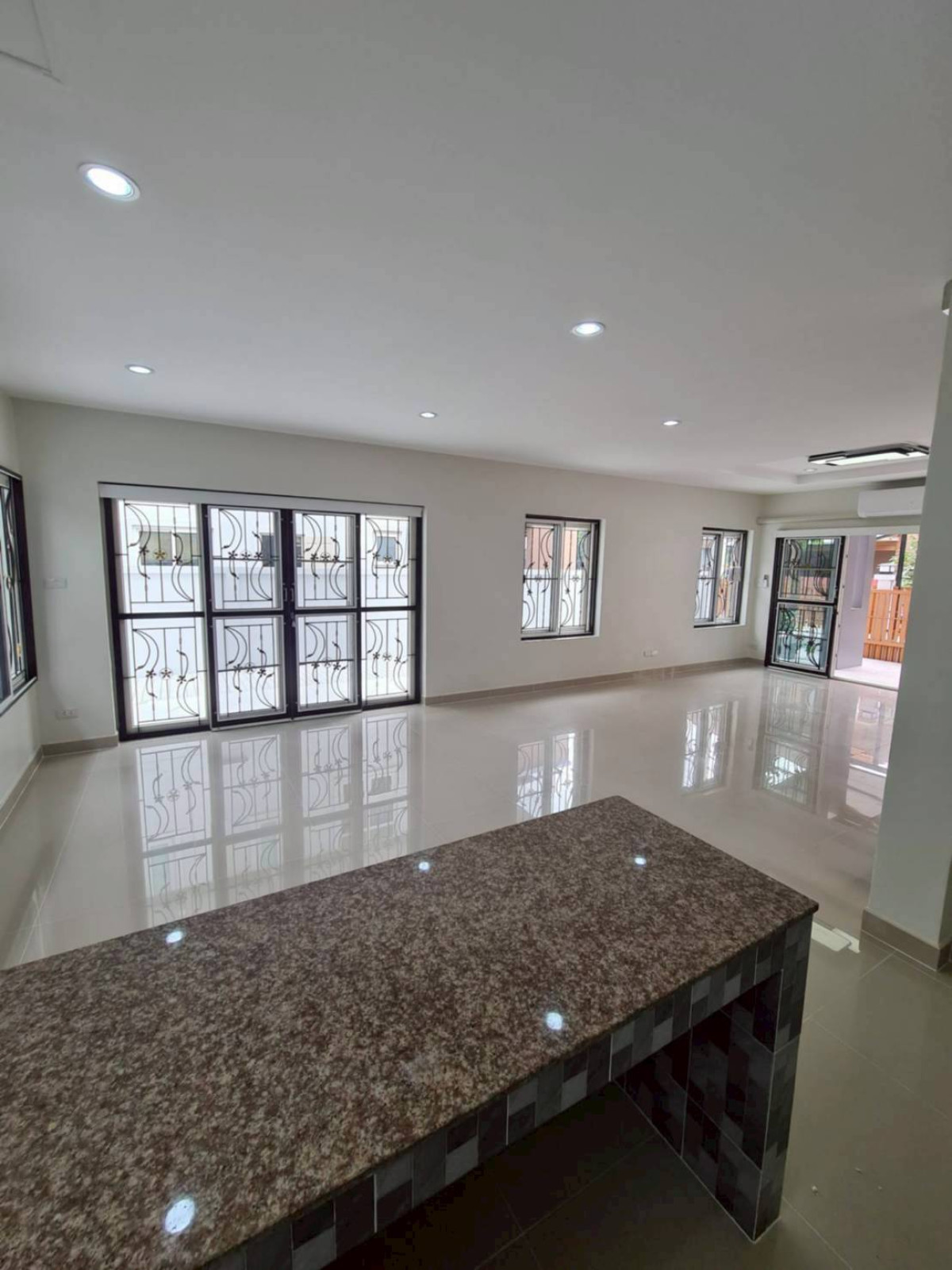 ขายบ้านนนทบุรี บางใหญ่ บางบัวทอง : ขายบ้าน เดอะ มิวส์ โฮม หน้ากว้าง รีโนเวทใหม่ คลองถนน บางบัวทอง นนทบุรี CX-140936