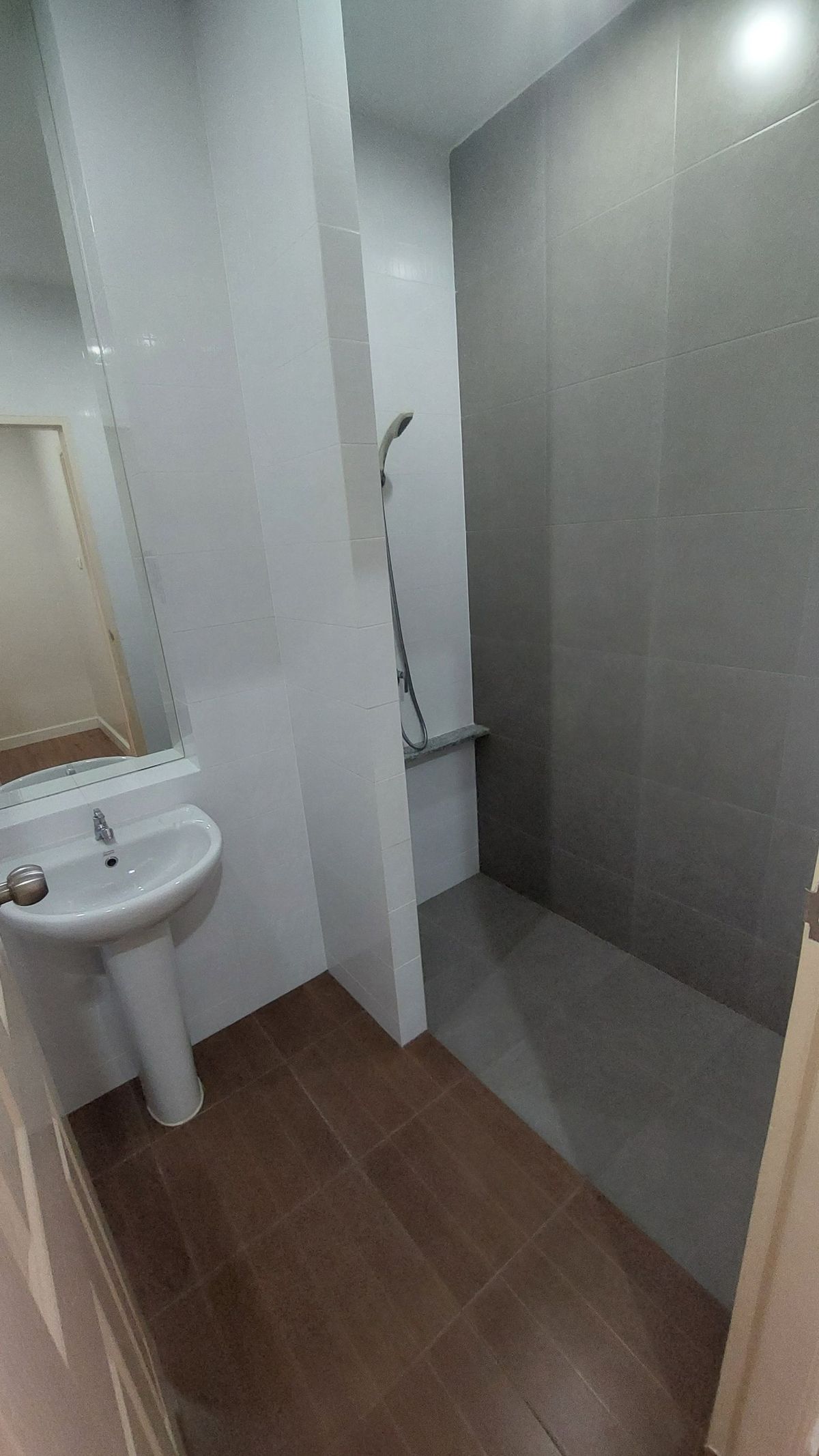 ขายทาวน์โฮมมีนบุรี-ร่มเกล้า : ขายทาวน์โฮม หมู่บ้านนลิน อเวนิว2 รามคำแหง 144  ใกล้รถไฟฟ้าสายสีส้ม