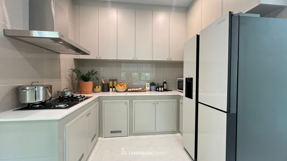 For SaleHousePattanakan, Srinakarin : ✨ Everything as in the picture Ready to move in. 🏡 Narinsiri Krungthep Kreetha. Real touch. Receive premium deals before anyone else at Landmark Living 💯