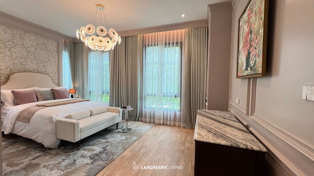 For SaleHousePattanakan, Srinakarin : ✨ Everything as in the picture Ready to move in. 🏡 Narinsiri Krungthep Kreetha. Real touch. Receive premium deals before anyone else at Landmark Living 💯
