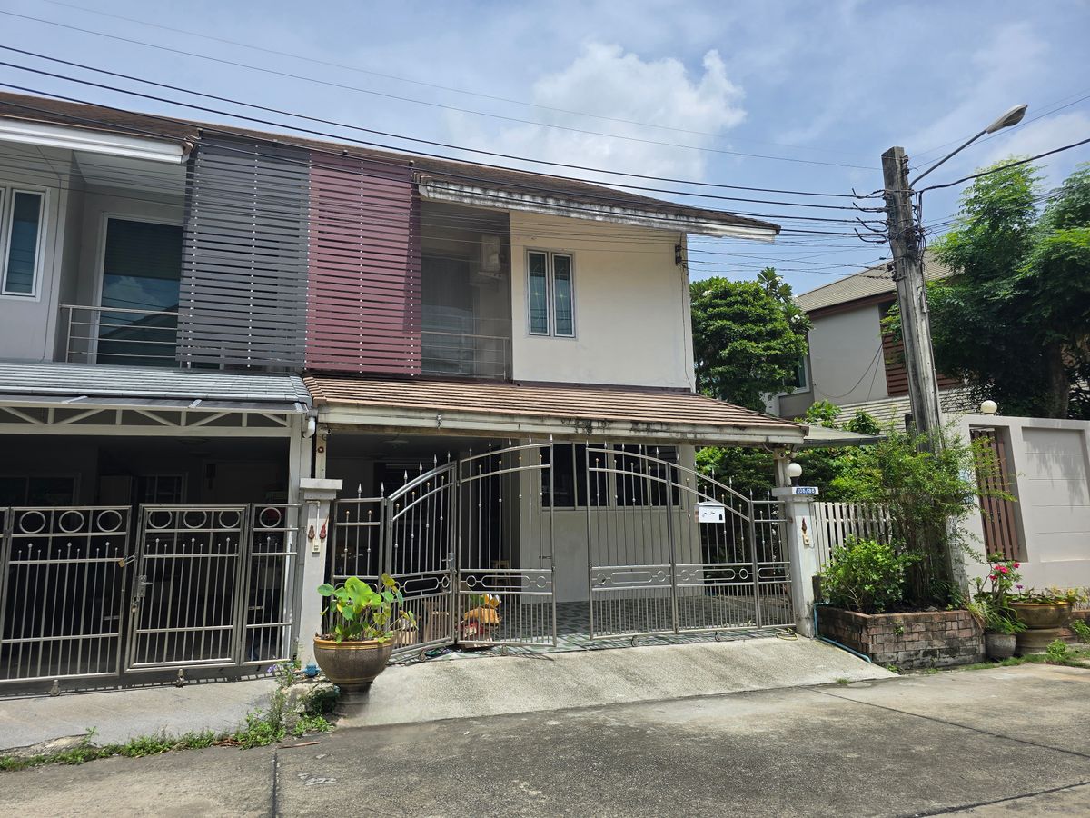 ขายทาวน์โฮมปิ่นเกล้า จรัญสนิทวงศ์ : ขาย ทาวน์โฮม บ้านศศิวรรณ สวนผัก  หลังริม เนื้อที่ 37.6 ตร.ว  อารมณ์สไตล์บ้านเดี่ยว  