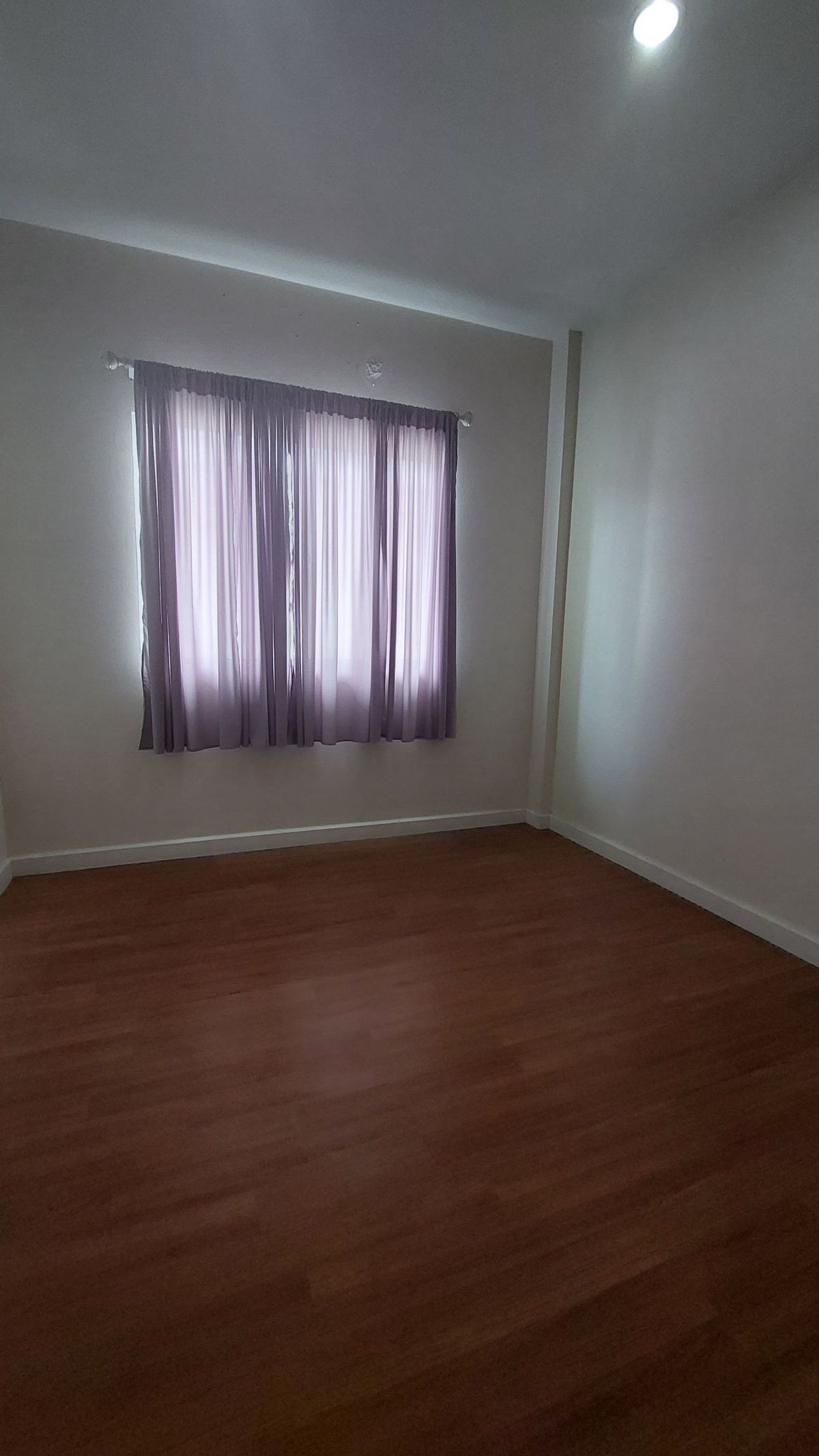 ขายทาวน์โฮมมีนบุรี-ร่มเกล้า : ขายทาวน์โฮม หมู่บ้านนลิน อเวนิว2 รามคำแหง 144  ใกล้รถไฟฟ้าสายสีส้ม