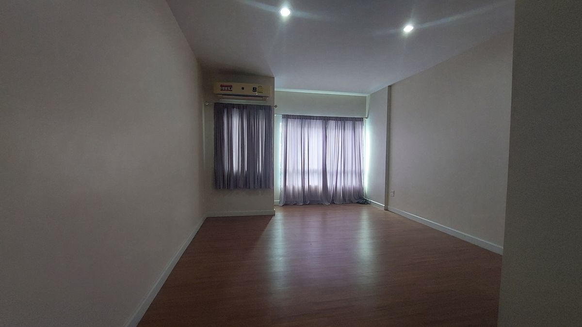 ขายทาวน์โฮมมีนบุรี-ร่มเกล้า : ขายทาวน์โฮม หมู่บ้านนลิน อเวนิว2 รามคำแหง 144  ใกล้รถไฟฟ้าสายสีส้ม