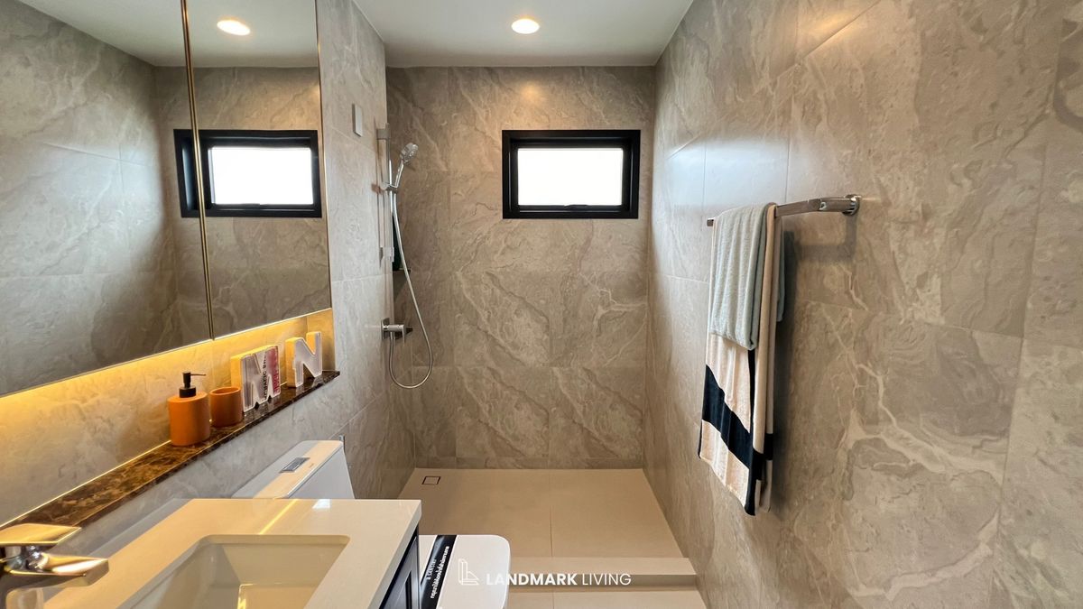 For SaleHouseLadkrabang, Suwannaphum Airport : ✨ Everything as in the picture Ready to move in. Complete, complete in one place Special offer at Landmark Living 💯