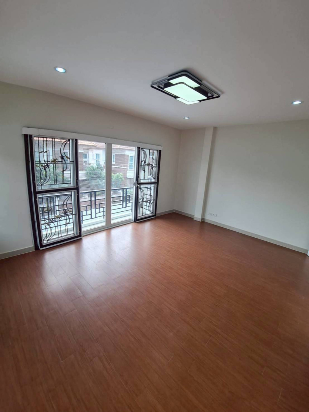 ขายบ้านนนทบุรี บางใหญ่ บางบัวทอง : ขายบ้าน เดอะ มิวส์ โฮม หน้ากว้าง รีโนเวทใหม่ คลองถนน บางบัวทอง นนทบุรี CX-140936