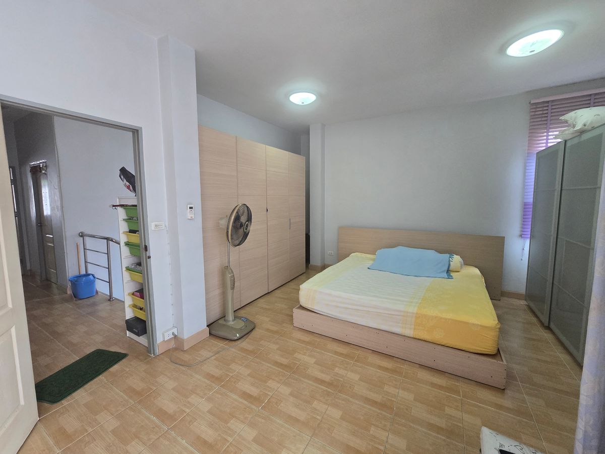 ขายทาวน์โฮมปิ่นเกล้า จรัญสนิทวงศ์ : ขาย ทาวน์โฮม บ้านศศิวรรณ สวนผัก  หลังริม เนื้อที่ 37.6 ตร.ว  อารมณ์สไตล์บ้านเดี่ยว  