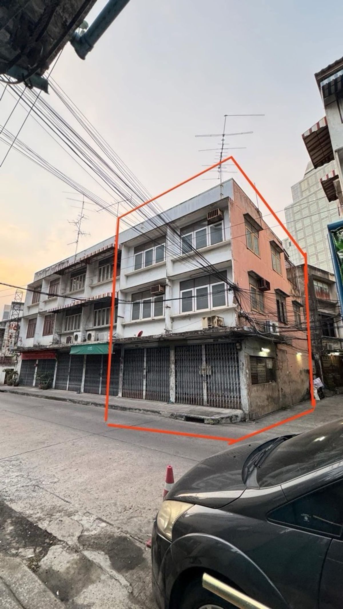 For RentShop HouseSiam Paragon ,Chulalongkorn,Samyan : 2 -storey commercial building for rent, 3 -storey unit, on the main road, Chulalongkorn Road, Samphanthong, and BTS, Stadium, near Siam Paragon and Central Warl, Ratchaprasong Intersection, Rama 1