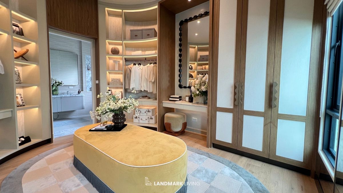 For SaleHousePattanakan, Srinakarin : ✨ Everything as in the picture Ready to move in. 🏡 Narinsiri Krungthep Kreetha. Real touch. Receive premium deals before anyone in Landmark Living 💯