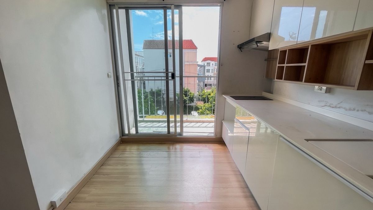 For SaleCondoPattanakan, Srinakarin : The cheapest in the Parkland Srinakarin project (The Parkland Srinakarin)  🛏️ 1 bedroom 🛁 1 bathroom 🛋️ 1 living room size 40 sqm. Building B 3 ✨ Price 1,700,000 baht ✨