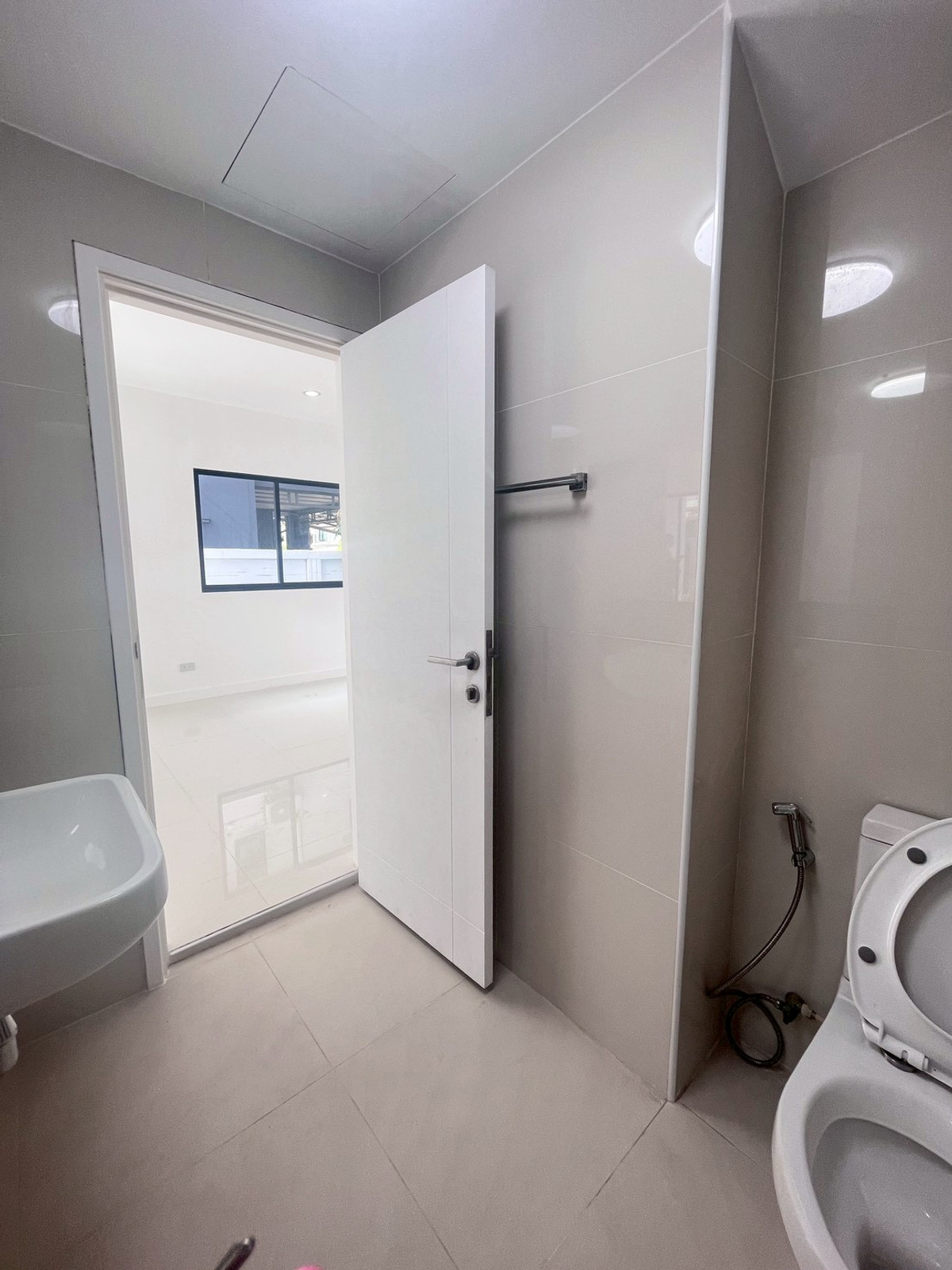 For SaleHouseNakhon Pathom : Twin house for sale in the middle of the village of Pinklao-Sai 5