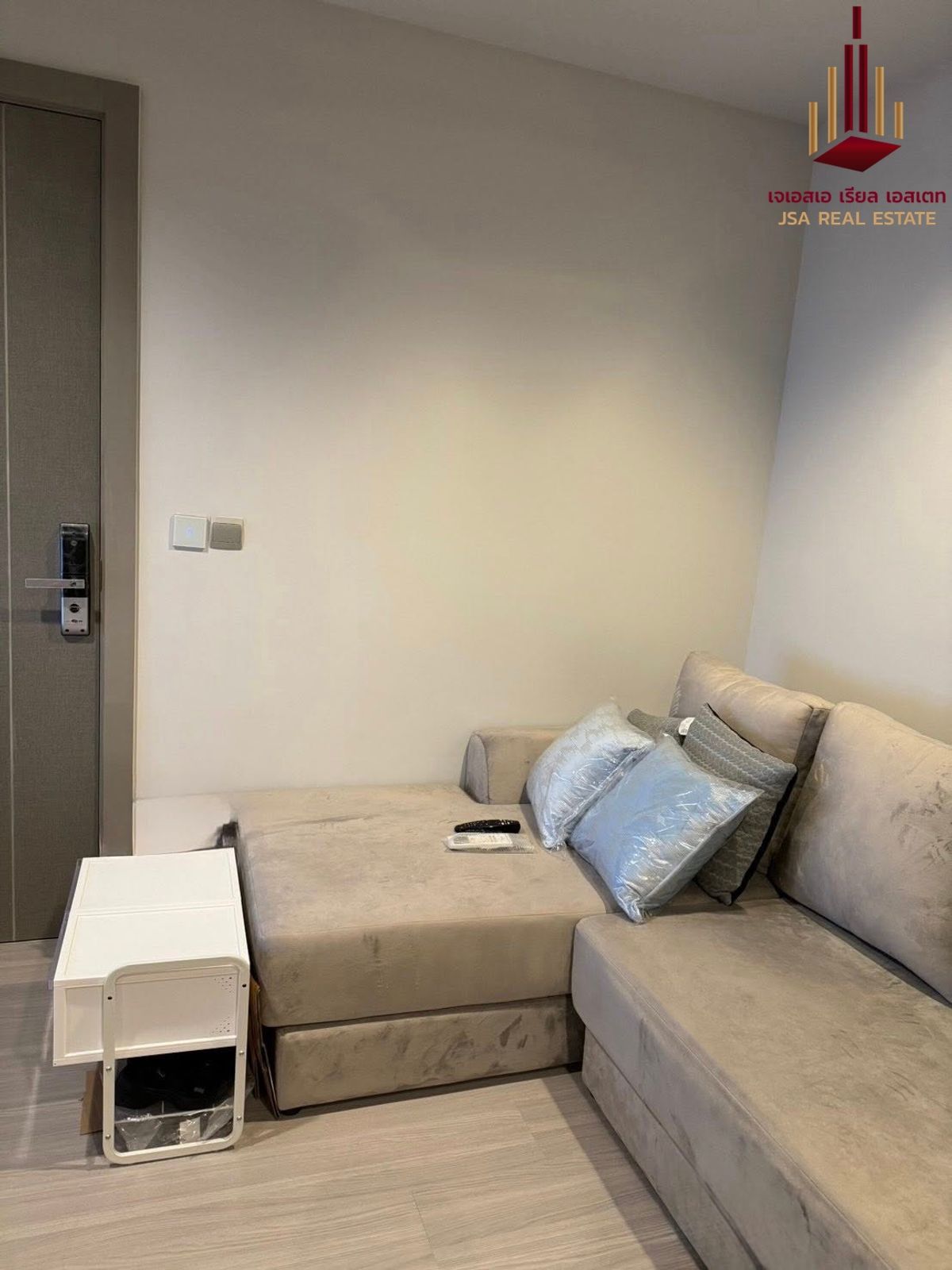ให้เช่าคอนโดพระราม 9 เพชรบุรีตัดใหม่ RCA : ✨ For  Rent: Life Asoke - Rama 9  Condo ✨  💰 Only  22,000  THB/month