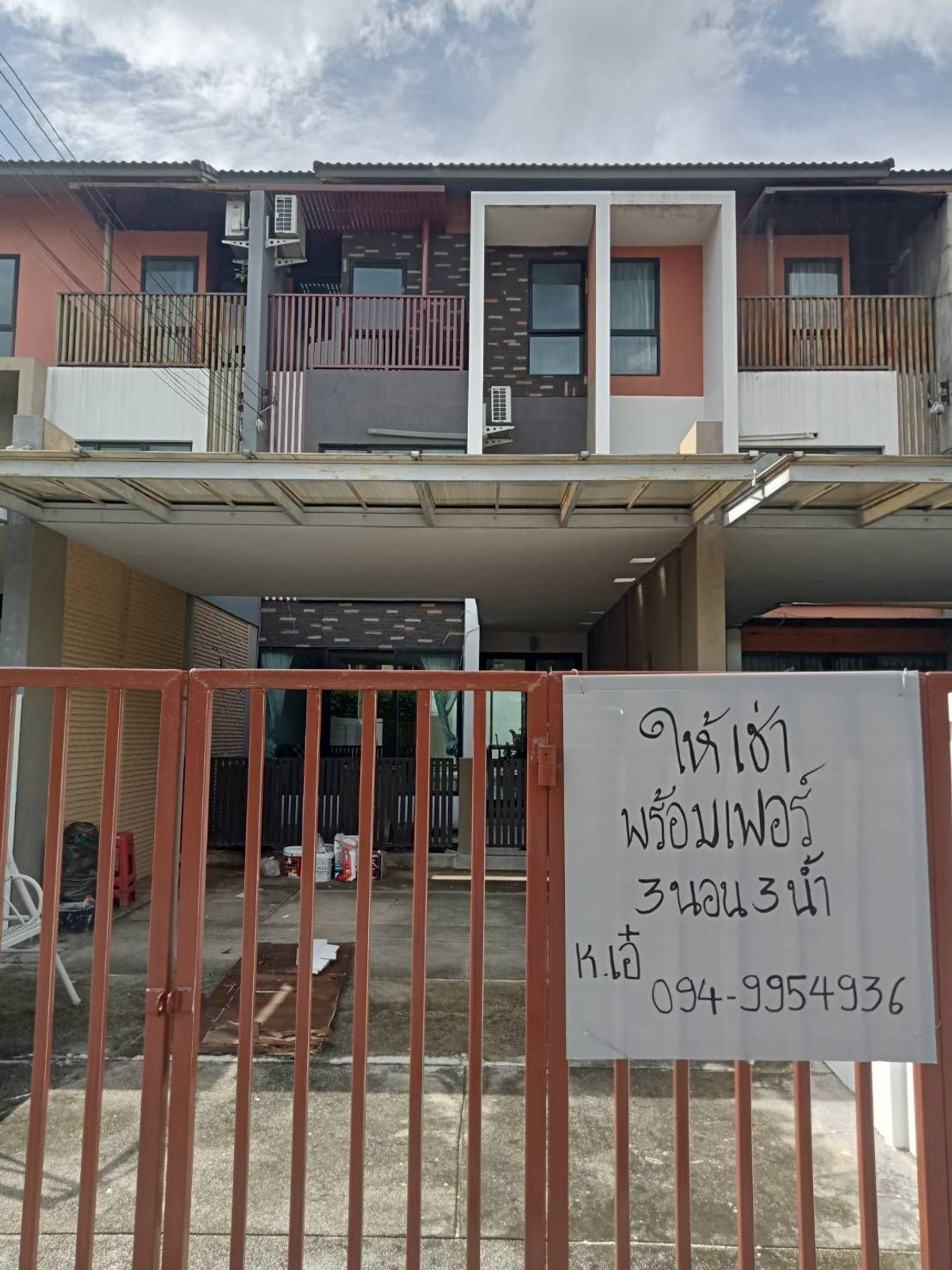 For RentTownhomeVipawadee, Don Mueang, Lak Si : 3-story townhome for rent Good location near Don Mueang Airport