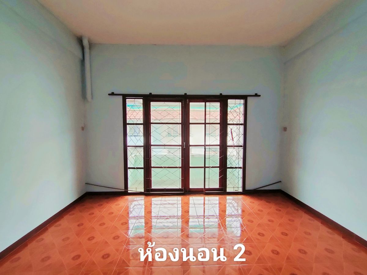 For SaleShop HouseSamut Prakan,Samrong : Urgent sale !! a 4.5-storey Commercial building 16 sq m., on Main Road of Denchai Village, Bang Muang-Theparak, good location, near the yellow line, MRT Thipawan and BTS Samrong.