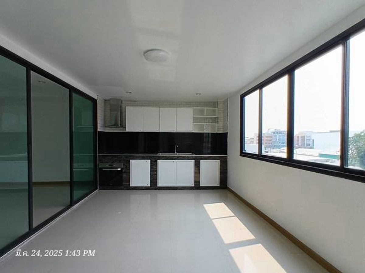 ขายอาคารพาณิชย์แจ้งวัฒนะ เมืองทอง : ด่วนนน‼️ขายอาคารพาณิชย์ดอนเมือง 4 ชั้น 2 คูหา ขนาด 650 Sq.m พิเศษเพียง 25.28 MB ติดต่อ 086-795-9997 จิมมี่