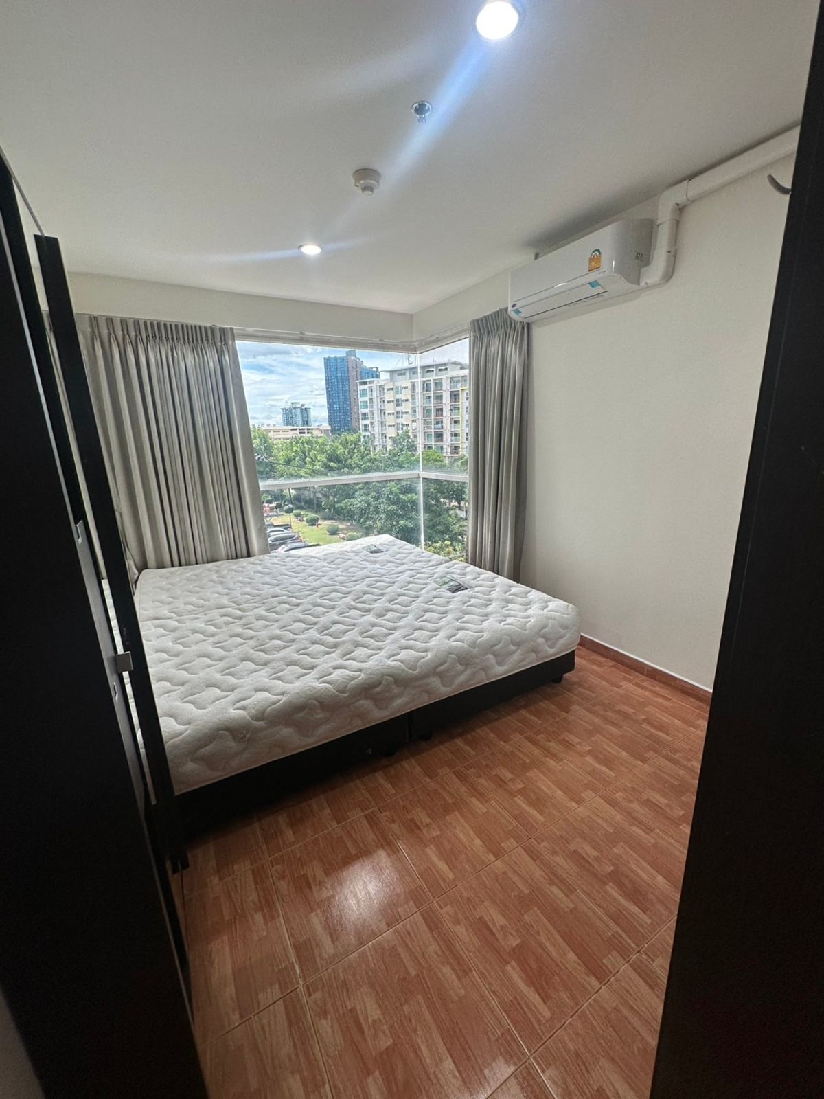 ให้เช่าคอนโดท่าพระ ตลาดพลู วุฒากาศ : รีโนเวททาสีใหม่ ห้องใหญ่ สังคมดี ที่ คอนโด เมโทร พาร์ค สาทร