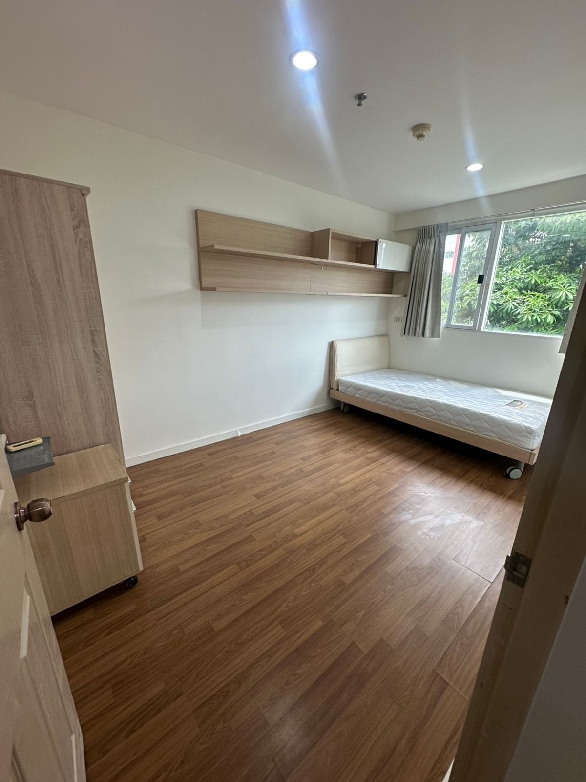 ให้เช่าคอนโดท่าพระ ตลาดพลู วุฒากาศ : รีโนเวททาสีใหม่ ห้องใหญ่ สังคมดี ที่ คอนโด เมโทร พาร์ค สาทร