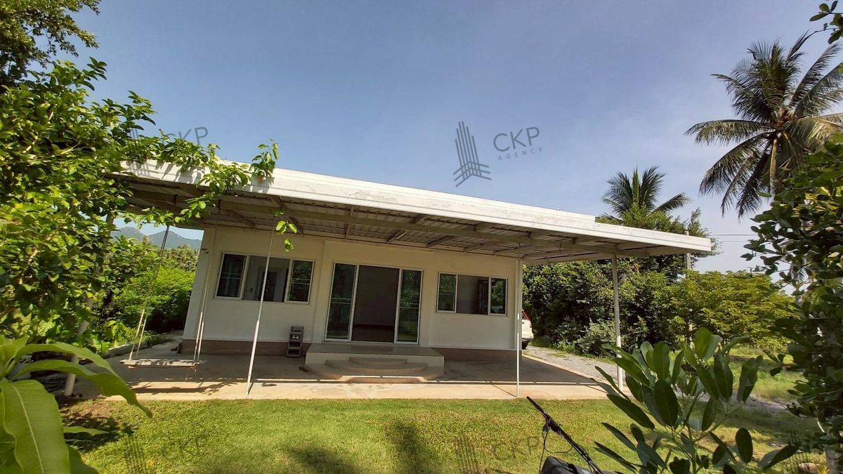 ขายบ้านหัวหิน ประจวบคีรีขันธ์ : บ้านพร้อมที่ดิน ติดหาดสามร้อยยอด เพียง 30 เมตร ไม่ไกลจากแหล่งท่องเที่ยวและแหล่งของกิน
