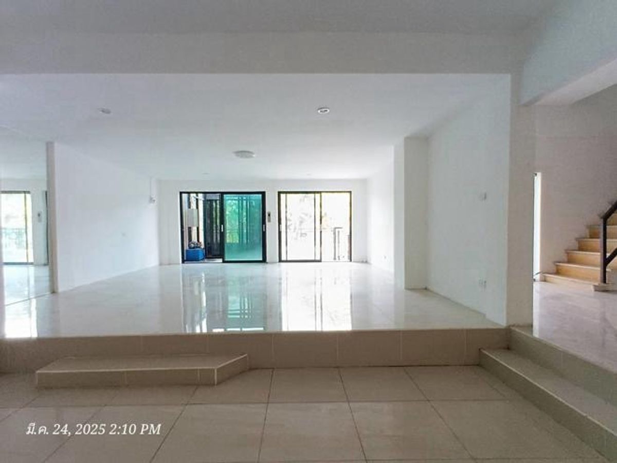 ขายอาคารพาณิชย์แจ้งวัฒนะ เมืองทอง : ด่วนนน‼️ขายอาคารพาณิชย์ดอนเมือง 4 ชั้น 2 คูหา ขนาด 650 Sq.m พิเศษเพียง 25.28 MB ติดต่อ 086-795-9997 จิมมี่