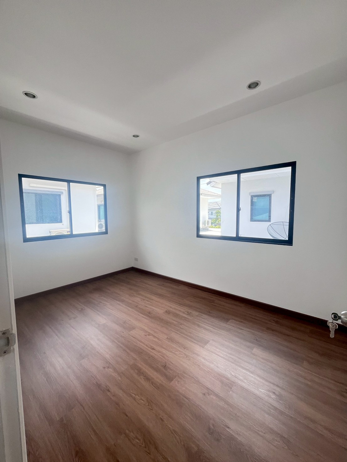 For SaleHouseNakhon Pathom : Twin house for sale in the middle of the village of Pinklao-Sai 5