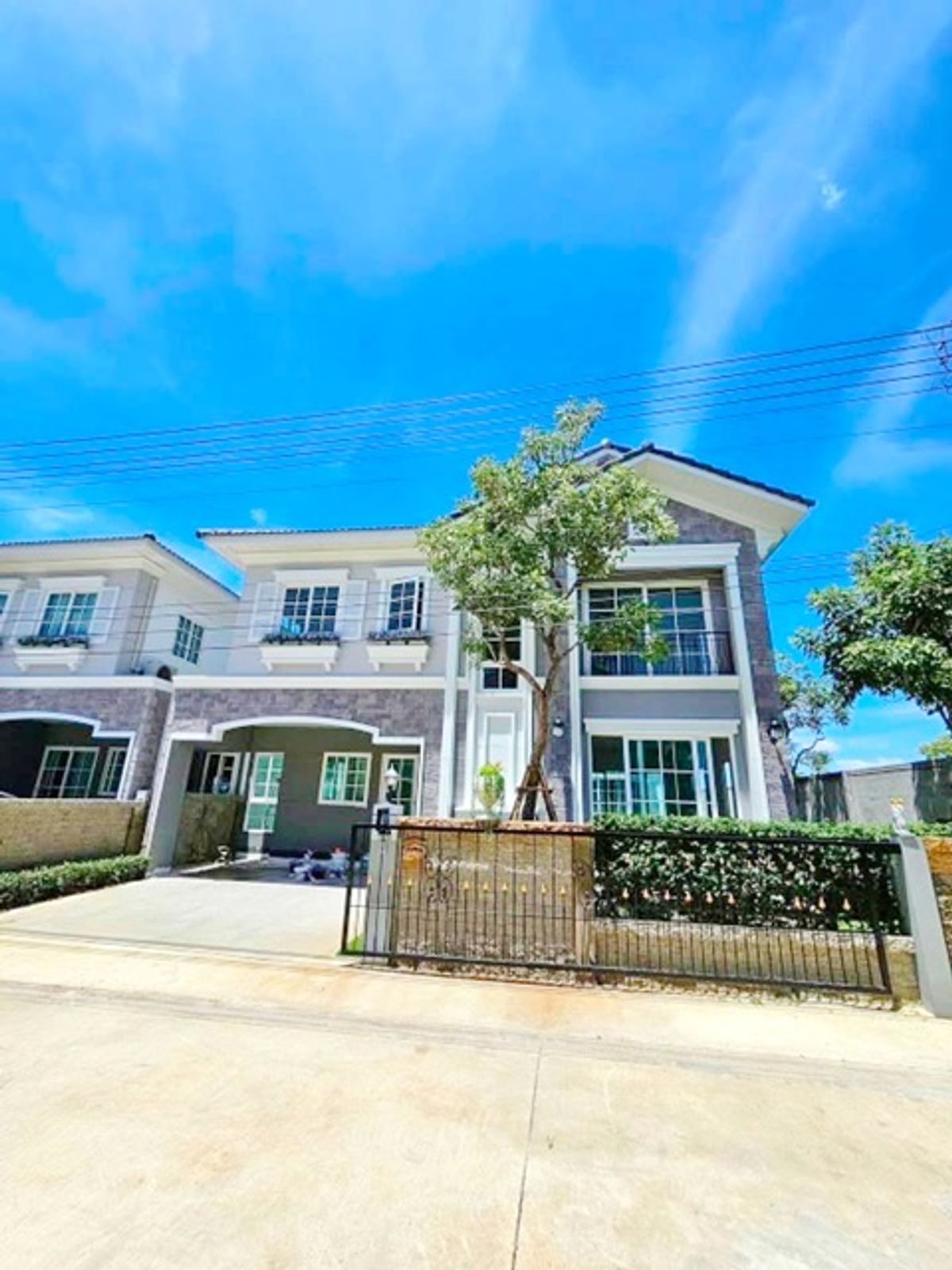 ให้เช่าบ้านปทุมธานี รังสิต ธรรมศาสตร์ : ฟิวเจอร์พาร์ค รังสิต700ม พร้อมเฟอร์ฯ 4นอน BRTรังสิต 2.4กม.ให้เช่าบ้านเดี่ยวหรู 2 ชั้น 3 น้ำ 210 ตร.ม. 51 ตร.วา. แอร์ รังสิต-นครนายกคลอง1