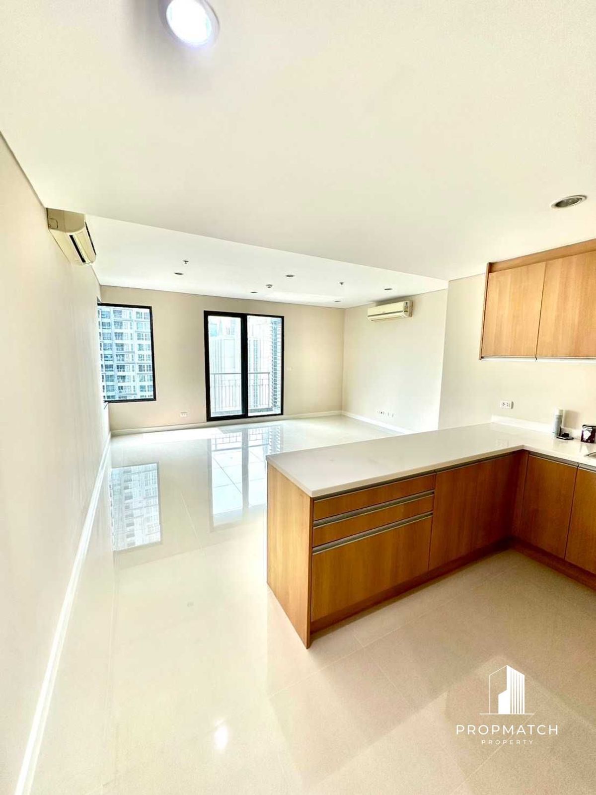 ขายคอนโดพระราม 9 เพชรบุรีตัดใหม่ RCA : 🌟 Spacious 2-Bed @ Villa Asoke – Only 10.89 MB Tel.0984628898