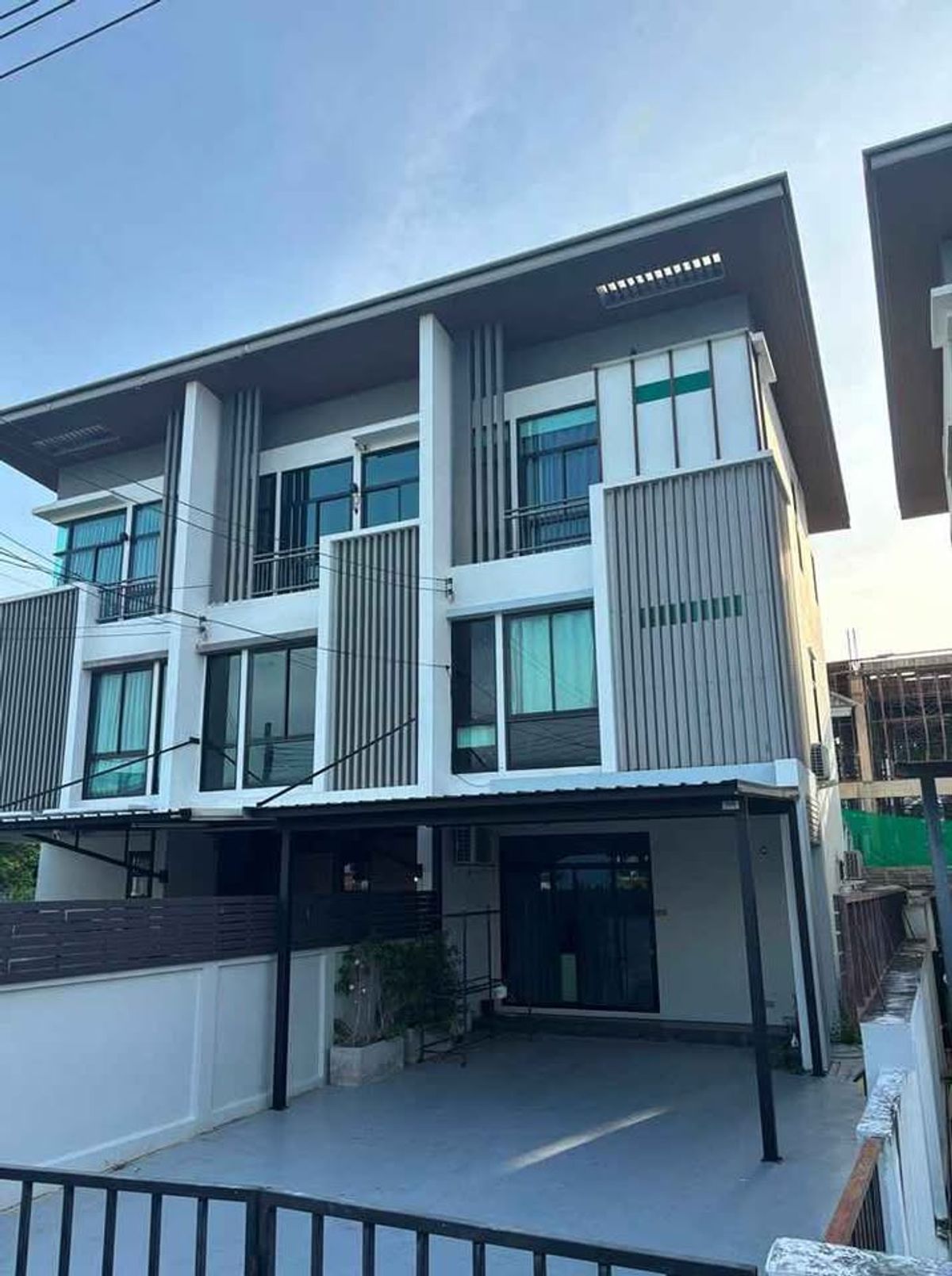 TownhomeLadprao, Central Ladprao : Cozy @ Satreewittaya 2 Soi 9
