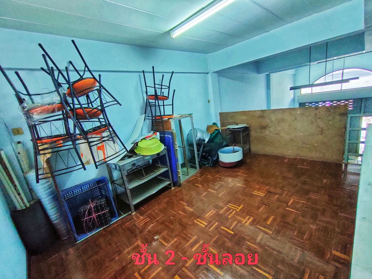 For SaleShop HouseSamut Prakan,Samrong : Urgent sale !! a 4.5-storey Commercial building 16 sq m., on Main Road of Denchai Village, Bang Muang-Theparak, good location, near the yellow line, MRT Thipawan and BTS Samrong.