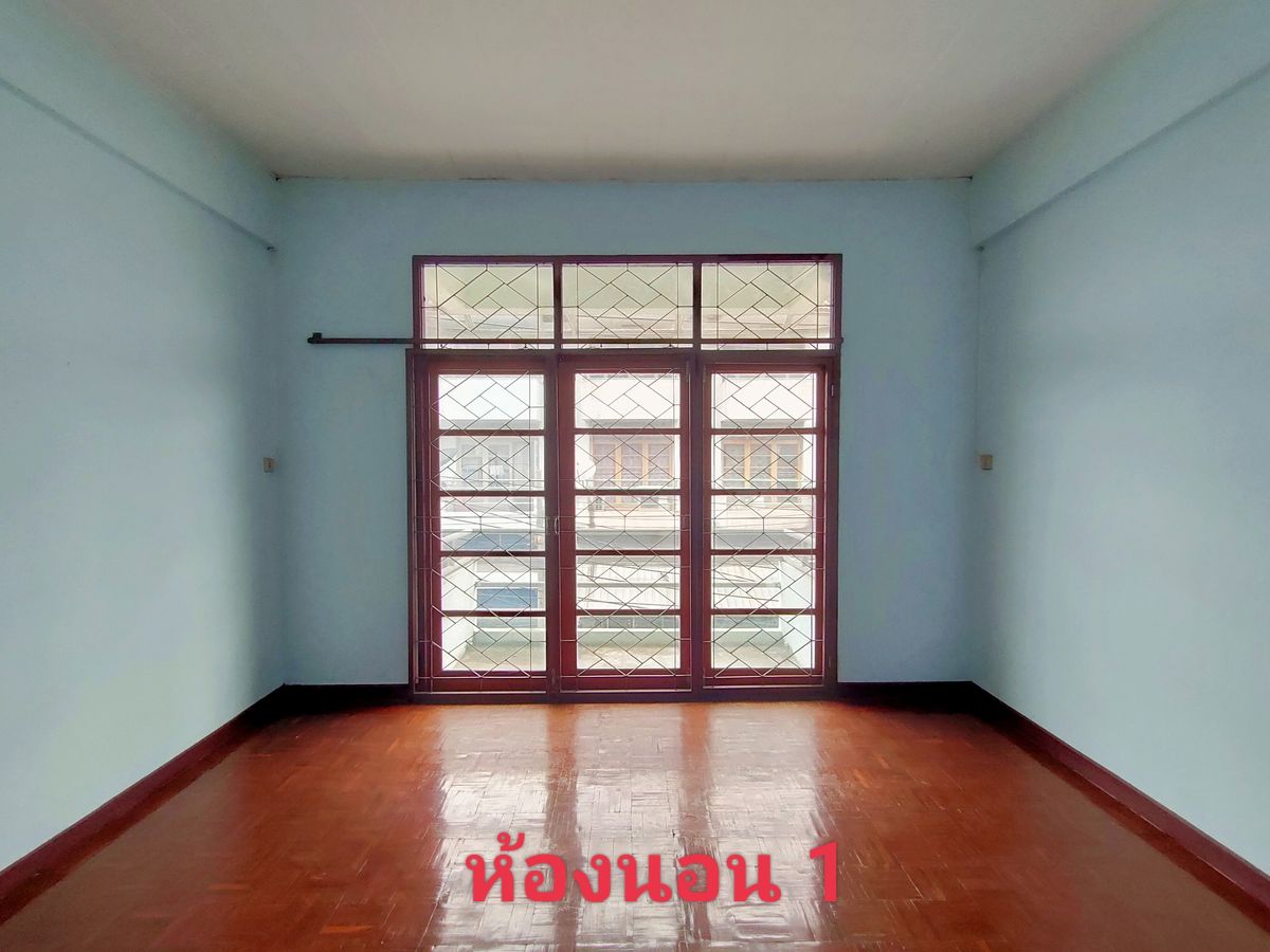 For SaleShop HouseSamut Prakan,Samrong : Urgent sale !! a 4.5-storey Commercial building 16 sq m., on Main Road of Denchai Village, Bang Muang-Theparak, good location, near the yellow line, MRT Thipawan and BTS Samrong.