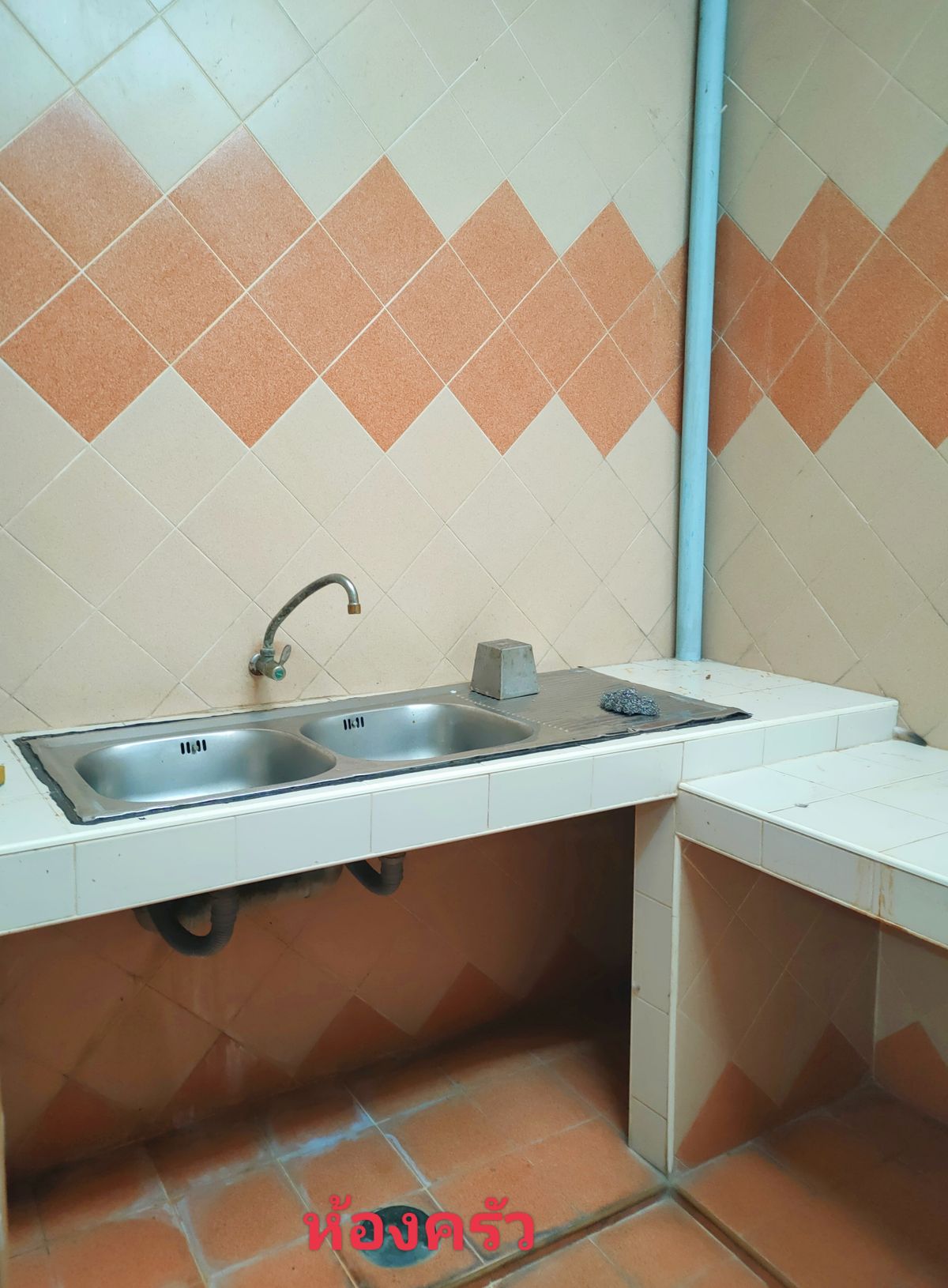 For SaleShop HouseSamut Prakan,Samrong : Urgent sale !! a 4.5-storey Commercial building 16 sq m., on Main Road of Denchai Village, Bang Muang-Theparak, good location, near the yellow line, MRT Thipawan and BTS Samrong.