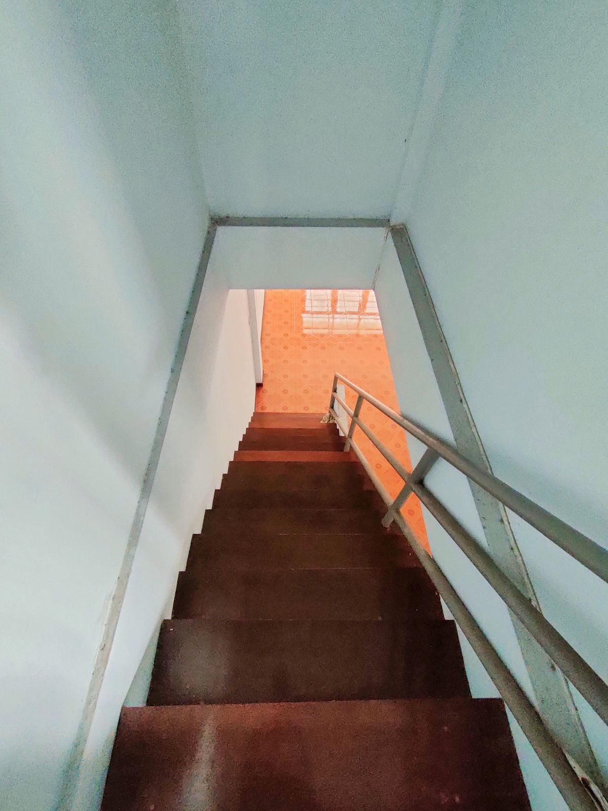 For SaleShop HouseSamut Prakan,Samrong : Urgent sale !! a 4.5-storey Commercial building 16 sq m., on Main Road of Denchai Village, Bang Muang-Theparak, good location, near the yellow line, MRT Thipawan and BTS Samrong.