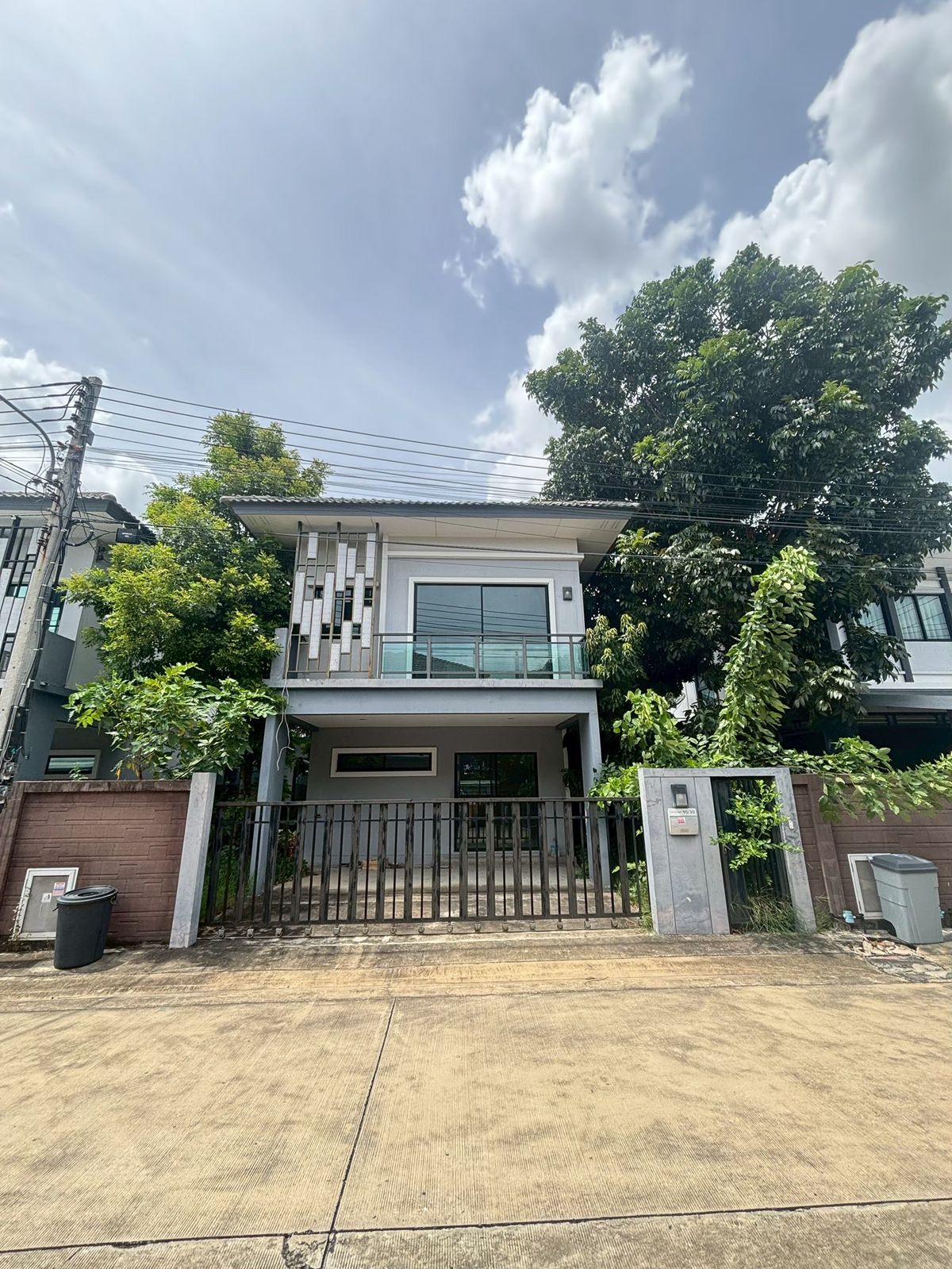 ขายนครปฐม : ขายบ้านแฝดหลังกลาง หมู่บ้าน The Plant ปิ่นเกล้า-สาย 5