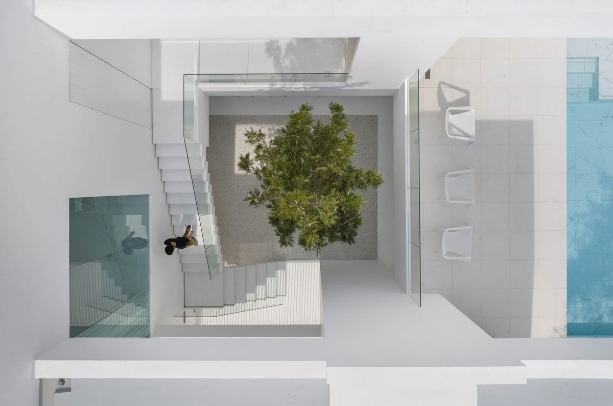 ขายโฮมออฟฟิศลาดพร้าว เซ็นทรัลลาดพร้าว : เจ้าของพร้อมขาย ราคาต่อรองได้  HomeOffice ใจกลางลาดพร้าว  26 ที่ดิน 97 ตร.วา  พื้นที่ใช้สอยกว่า 900 ตร.ม. พร้อมลิฟท์ และสระว่ายน้ำ