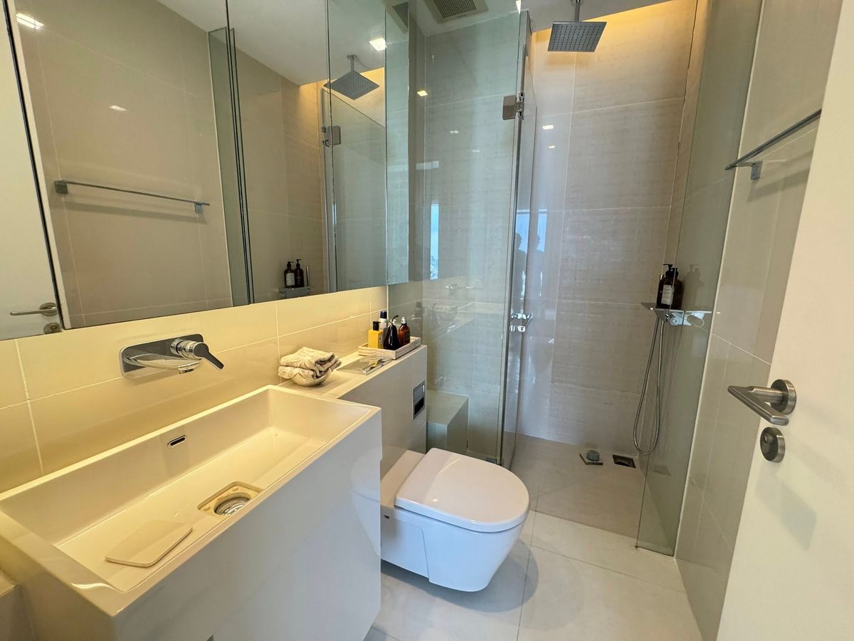 For SaleCondoLadprao, Central Ladprao : 💥Don ' T miss💥 The Saint Residences Condo, good location, very good price, will buy by yourself or invest is worth! Good, not hot, dont miss it. This price does not come often. Interested, contact 0876358339.