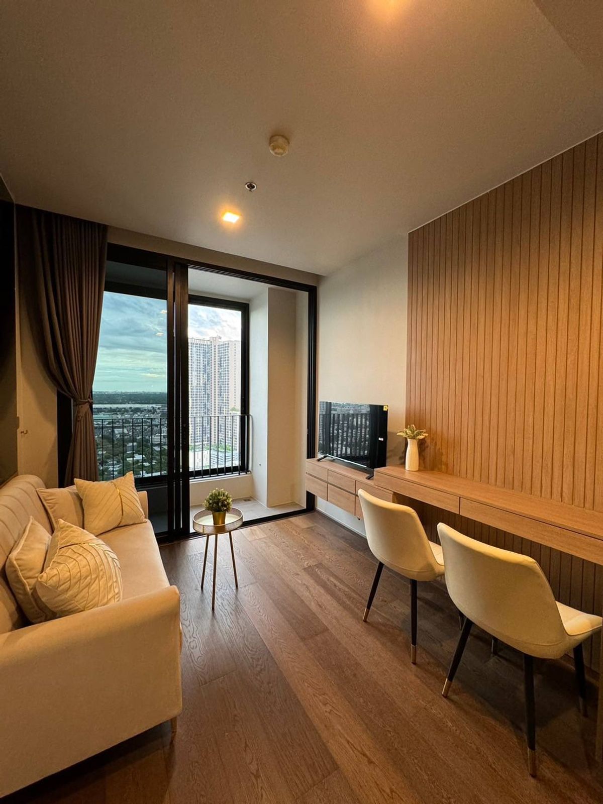 ให้เช่าคอนโดสุขุมวิท อโศก ทองหล่อ : ให้เช่า Ideo Q Sukhumvit 36 ราคา 30,000 บาท [NCr250921]