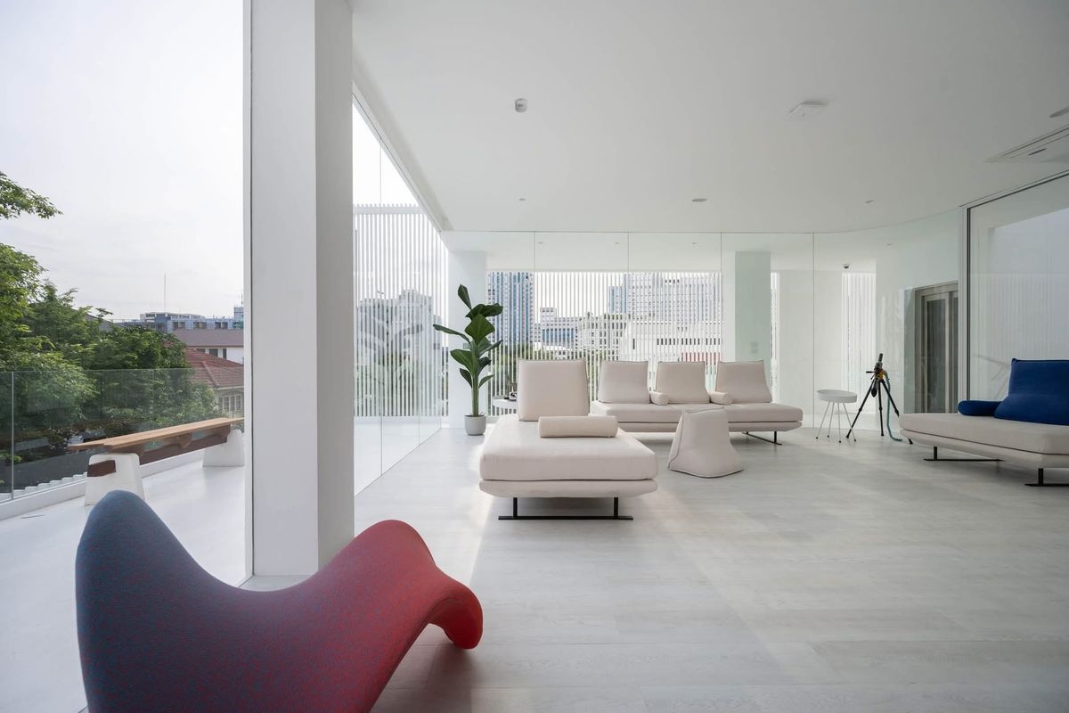 ขายโฮมออฟฟิศลาดพร้าว เซ็นทรัลลาดพร้าว : เจ้าของพร้อมขาย ราคาต่อรองได้  HomeOffice ใจกลางลาดพร้าว  26 ที่ดิน 97 ตร.วา  พื้นที่ใช้สอยกว่า 900 ตร.ม. พร้อมลิฟท์ และสระว่ายน้ำ