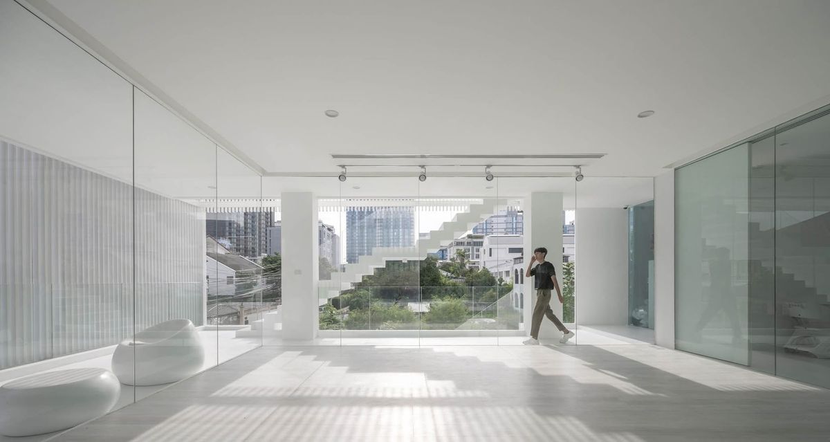 ขายโฮมออฟฟิศลาดพร้าว เซ็นทรัลลาดพร้าว : เจ้าของพร้อมขาย ราคาต่อรองได้  HomeOffice ใจกลางลาดพร้าว  26 ที่ดิน 97 ตร.วา  พื้นที่ใช้สอยกว่า 900 ตร.ม. พร้อมลิฟท์ และสระว่ายน้ำ