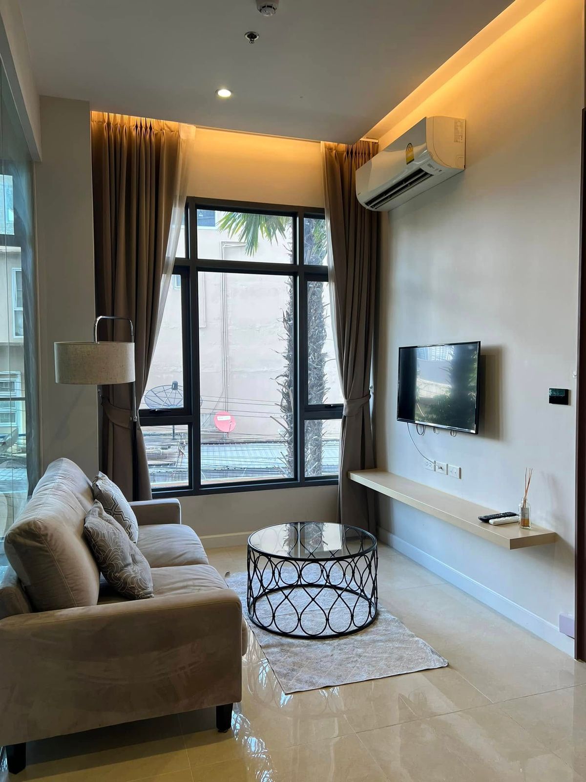 For RentCondoOnnut, Udomsuk : Rent Mayfair Place Sukhumvit 50, one bedroom in the heart of Sukhumvit. Travel in and out of the city is convenient at a reasonable price.