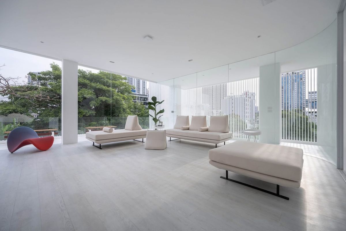 ขายโฮมออฟฟิศลาดพร้าว เซ็นทรัลลาดพร้าว : เจ้าของพร้อมขาย ราคาต่อรองได้  HomeOffice ใจกลางลาดพร้าว  26 ที่ดิน 97 ตร.วา  พื้นที่ใช้สอยกว่า 900 ตร.ม. พร้อมลิฟท์ และสระว่ายน้ำ