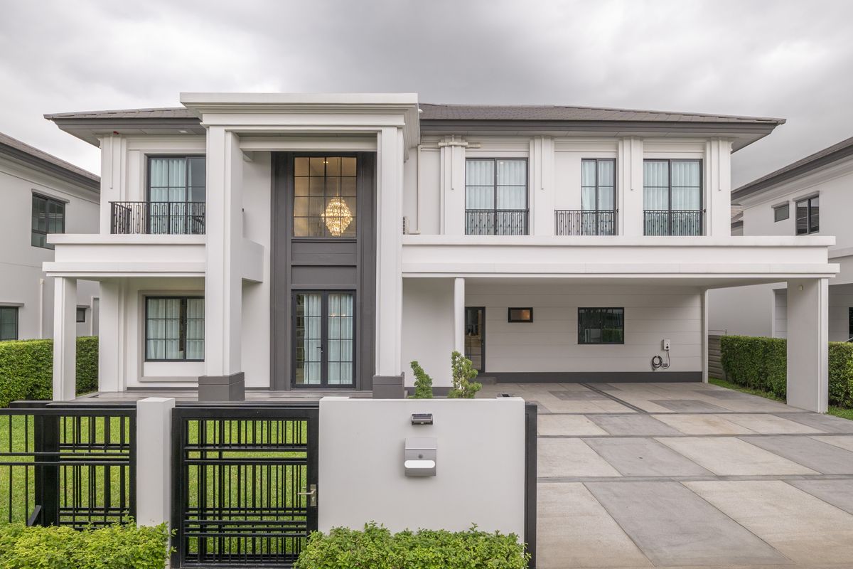For RentHouseLadkrabang, Suwannaphum Airport : Ready to Move! Setthasiri Bangna -Suvarnabhumi, a luxury house, Modern Classic style, near Suvarnabhumi Airport