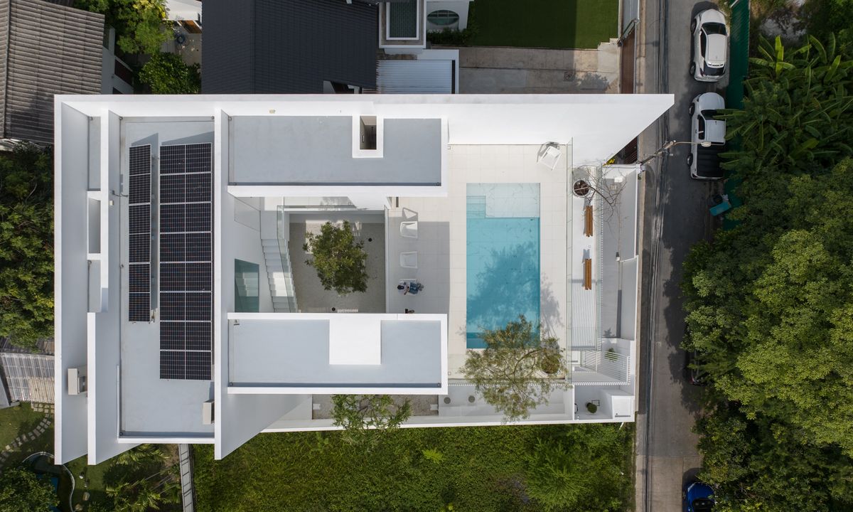 ขายโฮมออฟฟิศลาดพร้าว เซ็นทรัลลาดพร้าว : เจ้าของพร้อมขาย ราคาต่อรองได้  HomeOffice ใจกลางลาดพร้าว  26 ที่ดิน 97 ตร.วา  พื้นที่ใช้สอยกว่า 900 ตร.ม. พร้อมลิฟท์ และสระว่ายน้ำ