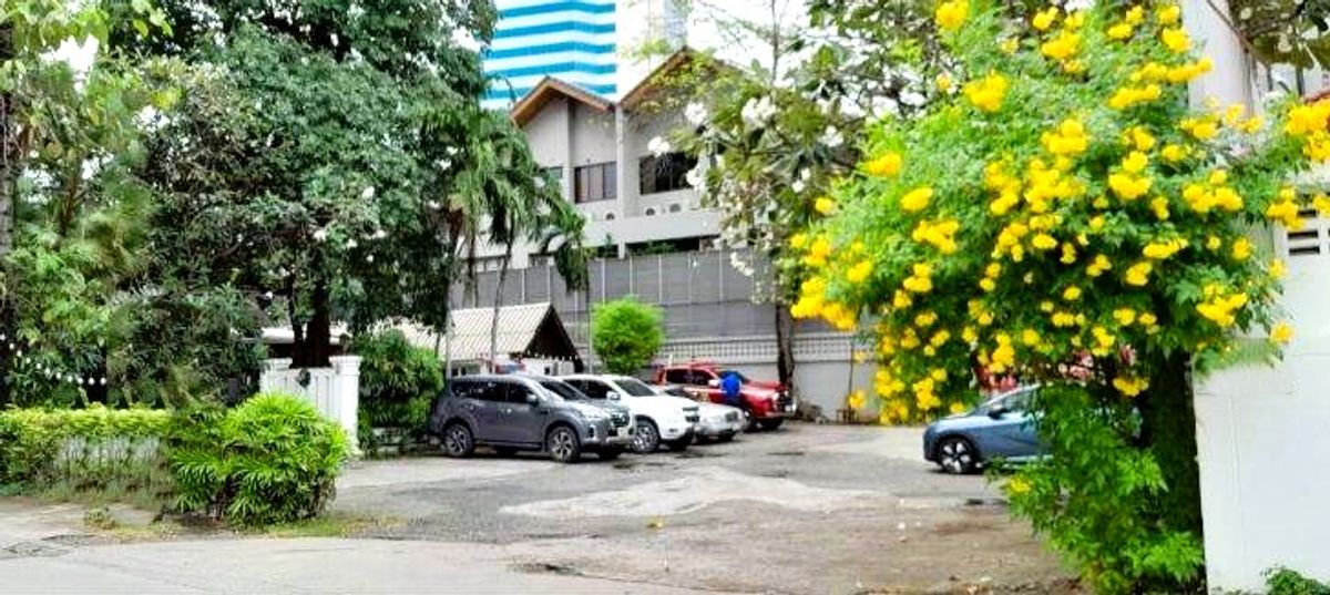 For RentHouseVipawadee, Don Mueang, Lak Si : KR014 Rental Restaurant in the area of ​​200 sq.w. in Soi Vibhavadi 20, near the Thai Airways building headquarters Building and restaurant 120 sq.wah, parking space 80 sq.w., behind the house Is a accommodation for employees Suitable as a restaurant or d