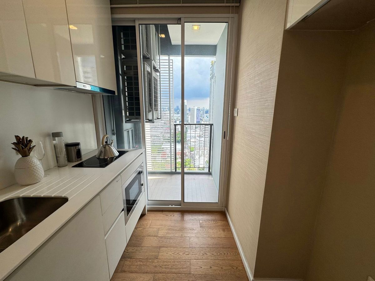 For SaleCondoLadprao, Central Ladprao : 💥Don ' T miss💥 The Saint Residences Condo, good location, very good price, will buy by yourself or invest is worth! Good, not hot, dont miss it. This price does not come often. Interested, contact 0876358339.