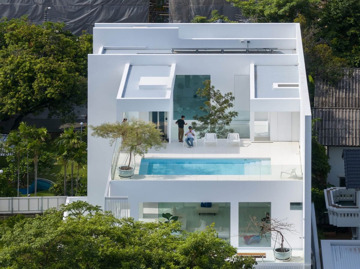 ขายโฮมออฟฟิศลาดพร้าว เซ็นทรัลลาดพร้าว : เจ้าของพร้อมขาย ราคาต่อรองได้  HomeOffice ใจกลางลาดพร้าว  26 ที่ดิน 97 ตร.วา  พื้นที่ใช้สอยกว่า 900 ตร.ม. พร้อมลิฟท์ และสระว่ายน้ำ