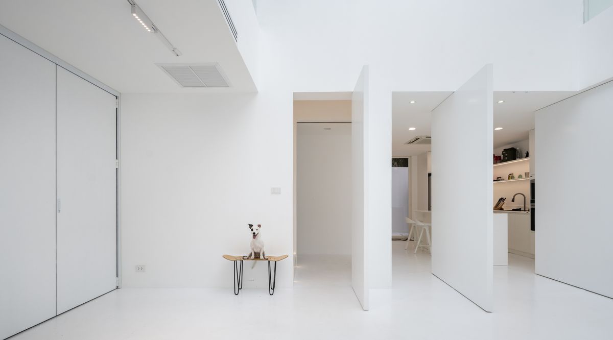 ขายโฮมออฟฟิศลาดพร้าว เซ็นทรัลลาดพร้าว : เจ้าของพร้อมขาย ราคาต่อรองได้  HomeOffice ใจกลางลาดพร้าว  26 ที่ดิน 97 ตร.วา  พื้นที่ใช้สอยกว่า 900 ตร.ม. พร้อมลิฟท์ และสระว่ายน้ำ