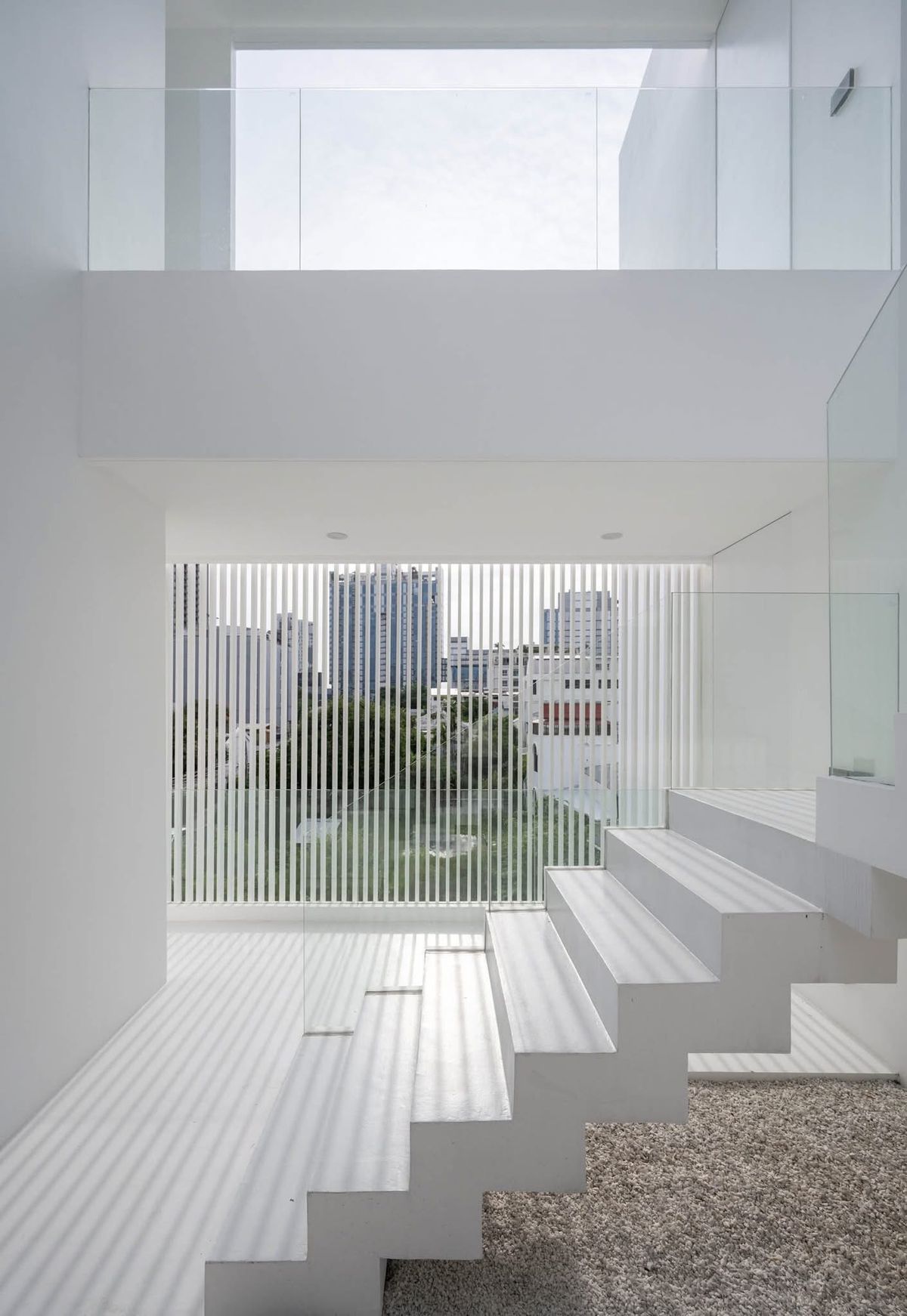 ขายโฮมออฟฟิศลาดพร้าว เซ็นทรัลลาดพร้าว : เจ้าของพร้อมขาย ราคาต่อรองได้  HomeOffice ใจกลางลาดพร้าว  26 ที่ดิน 97 ตร.วา  พื้นที่ใช้สอยกว่า 900 ตร.ม. พร้อมลิฟท์ และสระว่ายน้ำ