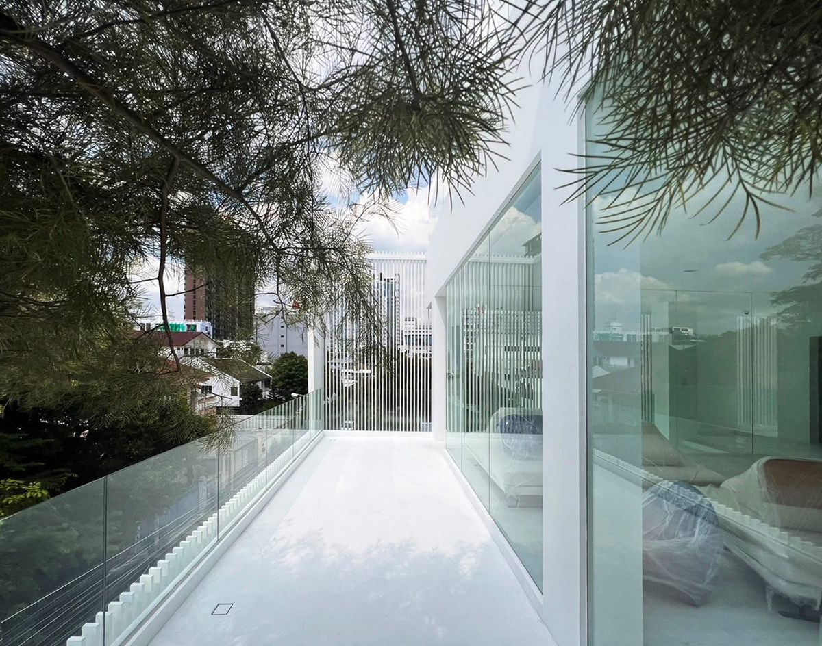 ขายโฮมออฟฟิศลาดพร้าว เซ็นทรัลลาดพร้าว : เจ้าของพร้อมขาย ราคาต่อรองได้  HomeOffice ใจกลางลาดพร้าว  26 ที่ดิน 97 ตร.วา  พื้นที่ใช้สอยกว่า 900 ตร.ม. พร้อมลิฟท์ และสระว่ายน้ำ