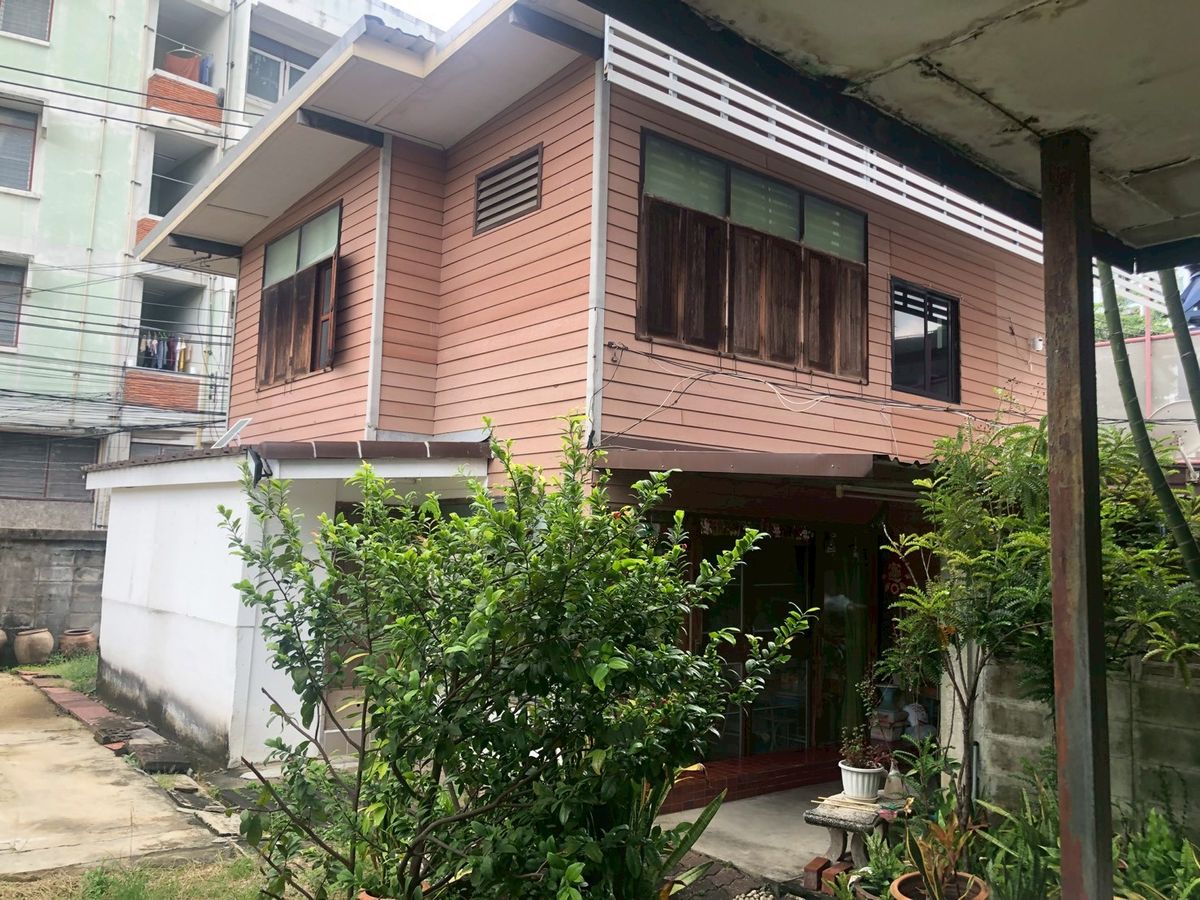 For SaleHouseSukhumvit, Asoke, Thonglor : LTH13256 - House/Land for Sale | Sukhumvit 48 | 169 SQ.W. | 676 SQM | 6 Beds 6 Baths | 85 MB | Near BTS PHRA KHANONG | House with Sukhumvit 48