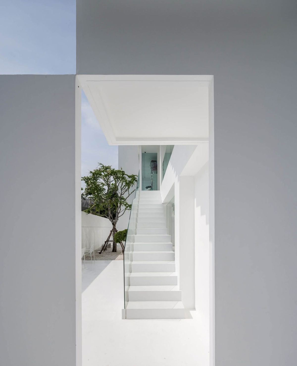 ขายโฮมออฟฟิศลาดพร้าว เซ็นทรัลลาดพร้าว : เจ้าของพร้อมขาย ราคาต่อรองได้  HomeOffice ใจกลางลาดพร้าว  26 ที่ดิน 97 ตร.วา  พื้นที่ใช้สอยกว่า 900 ตร.ม. พร้อมลิฟท์ และสระว่ายน้ำ