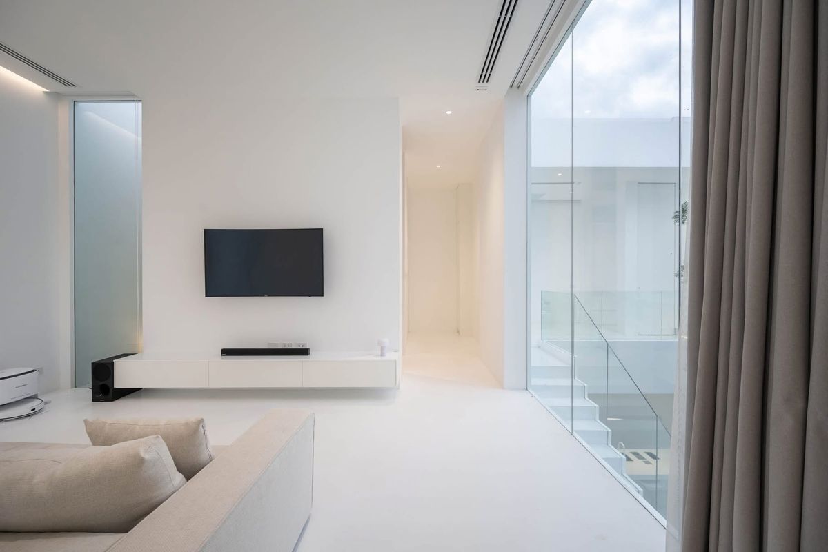 ขายโฮมออฟฟิศลาดพร้าว เซ็นทรัลลาดพร้าว : เจ้าของพร้อมขาย ราคาต่อรองได้  HomeOffice ใจกลางลาดพร้าว  26 ที่ดิน 97 ตร.วา  พื้นที่ใช้สอยกว่า 900 ตร.ม. พร้อมลิฟท์ และสระว่ายน้ำ